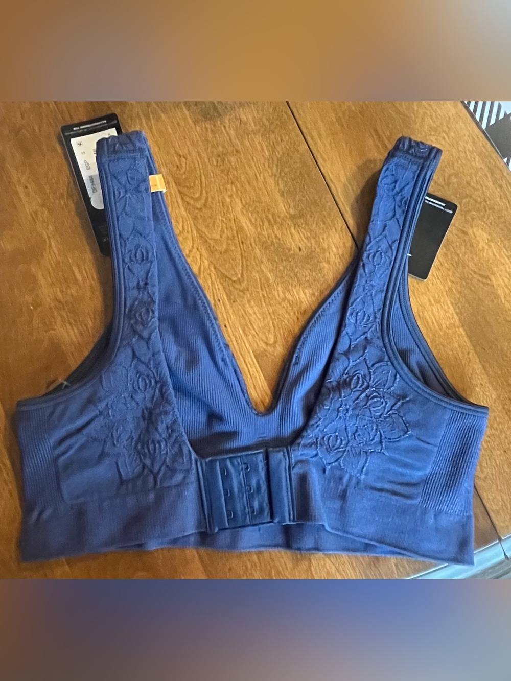 BALI Softness Wireless Lace-Detail Bralette Bra New With Tags - Picture 3 of 5